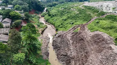 Foto udara memperlihatkan kondisi Tempat Pembuangan Akhir (TPA) sampah Cipayung, Depok, Jawa Barat, Selasa (7/5/2024). (merdeka.com/Arie Basuki)