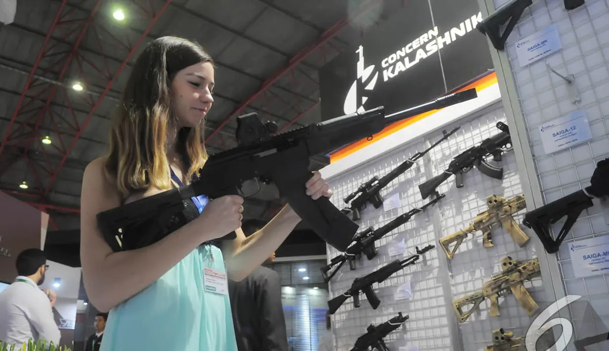 Suasana pameran industri pertahanan internasional 2014 (Indo Defence) di JIExpo Kemayoran, Rabu (5/11/2014) (Liputan6.com/Herman Zakharia)