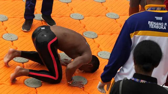 Foto: Melihat Aksi Aflah Fadlan Prawira, Peraih Emas di Cabor Renang Perairan Terbuka PON XX Papua 2021