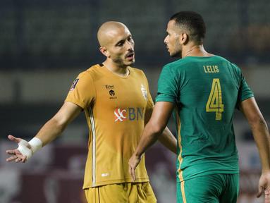 Persebaya Surabaya harus puas bermain imbang saat bertanding melawan Bahayangkara FC dalam babak penyisihan Grup C Piala Presiden 2022. (Bola.com/Bagaskara Lazuardi)