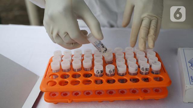 FOTO: 350 Penumpang KRL Jalani Tes Swab di Stasiun Bogor