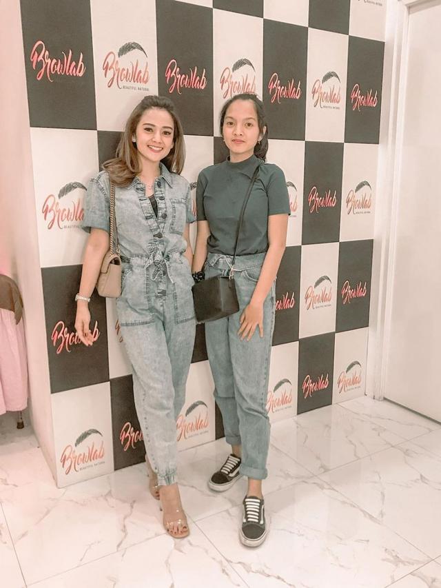 Bak Seumuran, Ini 6 Potret Kebersamaan Citra Monica dan Putrinya