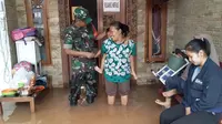 Warga Perumahan Mustika Gandaria meminta pemerintah Bekasi menanggulangi banjir. (Liputan6.com/Bam Sinulingga)