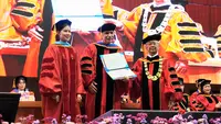 Kisah Pria Asal Amerika Bangun 17 Sekolah di Pedalaman Papua, Kini Raih Gelar Honoris Causa