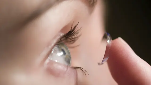 Cegah Keratitis, Gunakan Lensa Kontak dengan Benar