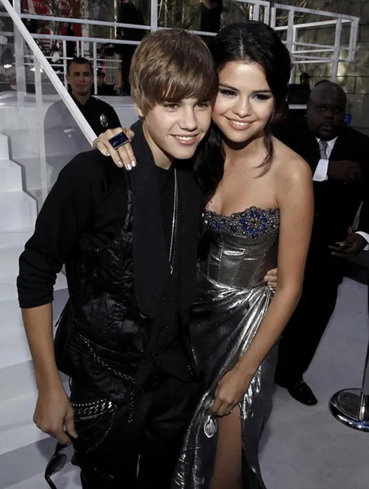 Pada tahun 2010, ini saat Justin Bieber berpacaran dengan Selena Gomez. (Rex/Shutterstock/HollywoodLife)