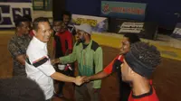 Kapolres Jember adalah mendukung tim futsal Cendrawasih FC, klub mahasiswa Papua yang akan bertanding di turnamen futsal Kapolres Cup memperingati HUT ke-74 RI. (Liputan6.com/ Dian Kurniawan)