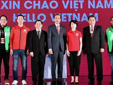 Presiden Joko Widodo (tengah) menghadiri peluncuran aplikasi Go-Viet digelar di Hotel Melia, Hanoi, Rabu (12/9). Goviet merupakan produk aplikasi penyedia jasa transportasi di Vietnam yang berkolaborasi dengan Gojek. (Liputan6.com/HO/Biro Pers Setpres)