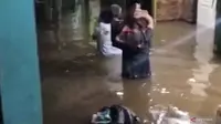 Banjir Satu Meter Lebih Rendam Kebon Pala Jaktim, Warga Masih Bertahan di Rumah