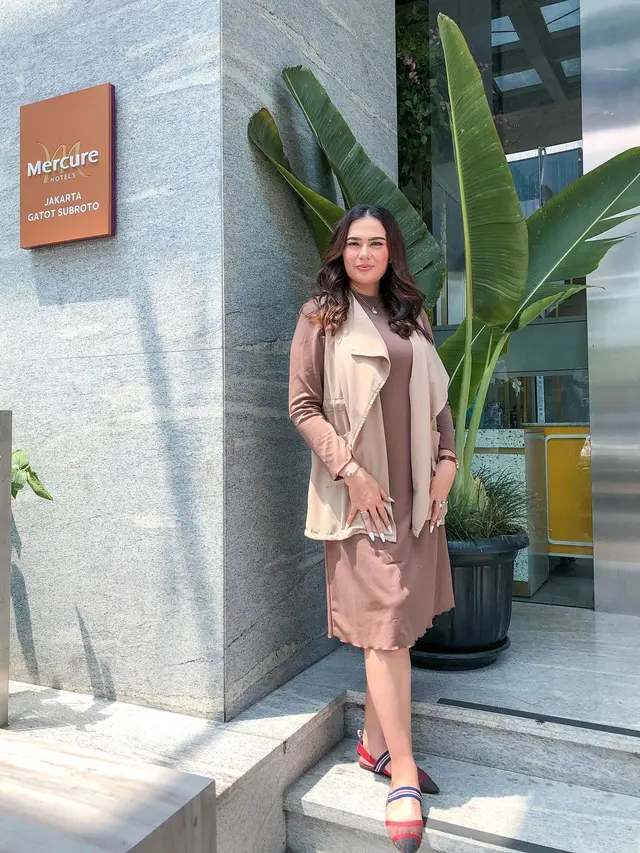 Hidup Cathrine Wilson terlihat lebih bahagia usai dipersunting Idham Mase