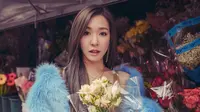 Ia mengatakan jika lagu milik Christina dan Mariah Carey membuat dirinya semakin bersemangat. Ia juga bersyukur bisa bertemu depan personel SNSD yang membuat dirinya merasa nyaman. (Foto: instagram.com/tiffanyyoungofficial)