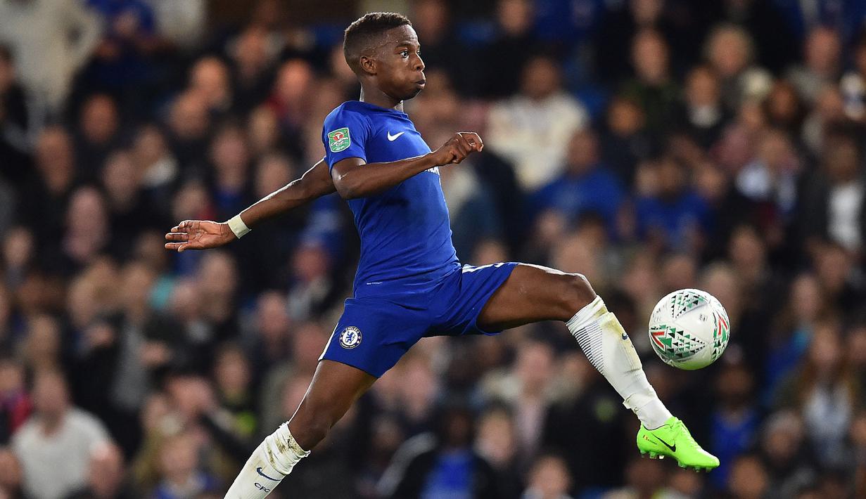Charly Musonda merupakan jebolan akademi Chelsea yang mampu promosi ke tim senior pada 2017 lalu. Sayangnya, ia belum mampu tampil konsisten dan akhirnya kerap dipinjamkan untuk menambah jam terbang. Sebelum dilepas secara gratis oleh The Blues pada musim panas 2022 ini, Charly hanya mampu mencatatkan 7 penampilan dengan mencetak 1 gol dan 2 assist. (AFP/Glyn Kirk)