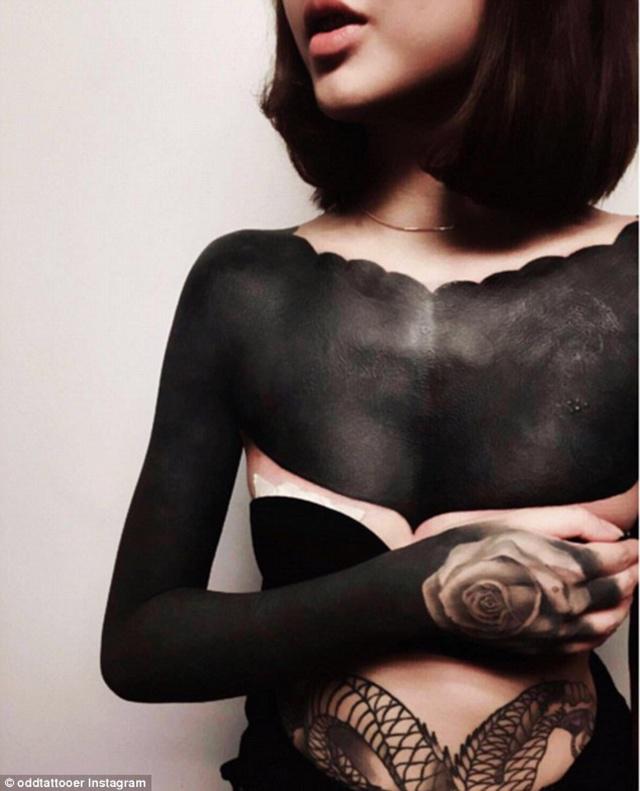 Tren Tato Blackout Hitam Di Seluruh Badan Keren Atau Lifestyle Fimela Com