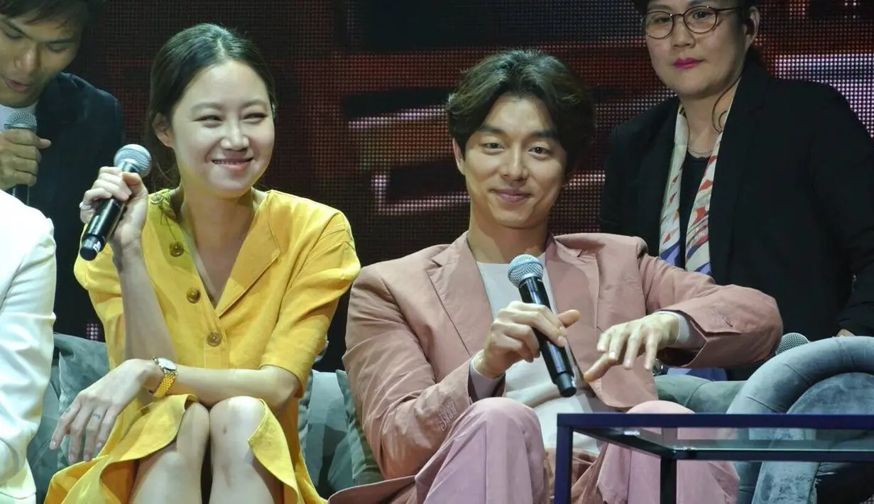 Seperti diketahui, Gong Hyo Jin merupakan sahabat baik dari Gong Yoo dan Jung Yoo Mi. (Foto: Twitter.com)