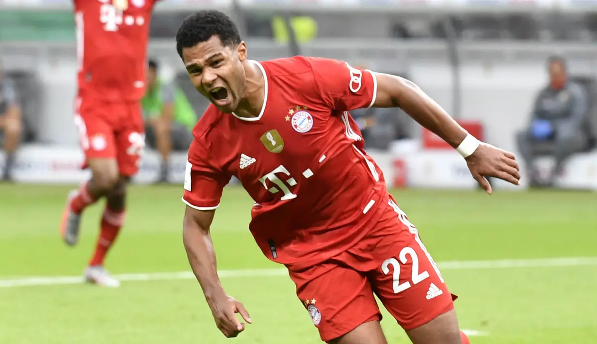Serge Gnabry - Winger berusia 25 itu tampil luar biasa baik di Bundesliga maupun Liga Champions. Dua dari tiga gol kemenangan Bayern atas Lyon di babak semifinal menjadi bukti betapa bahaya nya pemain buangan Arsenal itu di depan gawang. (AFP/John Macdougall)