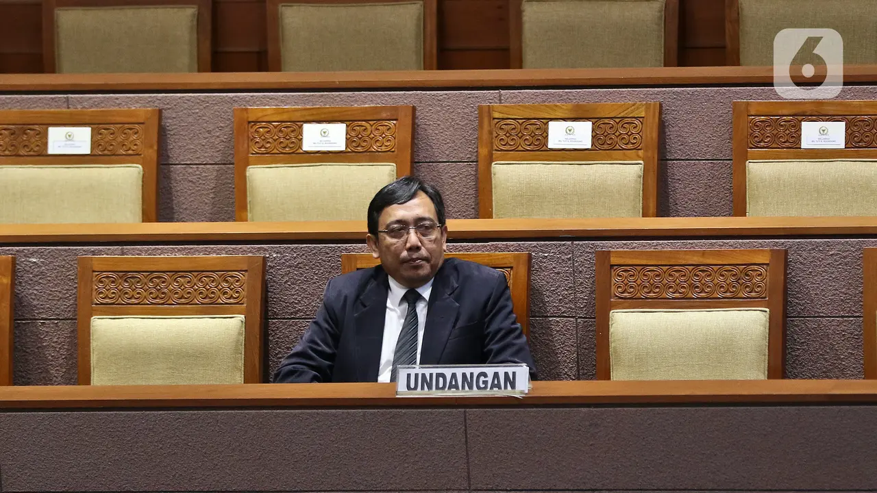 DPR Sahkan I Dewa Kade Wiarsa Raka Sandi Gantikan Wahyu Setiawan