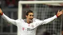 Striker Bayern Muenchen, Miroslav Klose merayakan gol yang menjadi penentu kemenangan 2-1 atas Fiorentina di leg pertama babak 16 besar Liga Champions di Munich, 17 Februari 2010. AFP PHOTO/SASCHA SCHUERMANN
