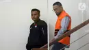 Komisi Pemberantasan Korupsi (KPK) menahan Ishfah Abidal Aziz alias Gus Alex, Staf Khusus Menteri Agama (Menag) periode 2020-2024, Yaqut Cholil Qoumas. Tampak dalam foto, mantan Staf Khusus Menteri Agama (Menag) periode 2020-2024, Yaqut Cholil Qoumas, Ishfah Abidal Aziz alias Gus Alex (kanan) usai menjalani pemeriksaan di Gedung Merah Putih Komisi Pemberantasan Korupsi (KPK), Jakarta, Selasa (17/3/2026). (Liputan6.com/Helmi Fithriansyah)