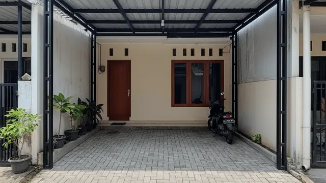 Model Carport Rumah di Gang Sempit by Gemini