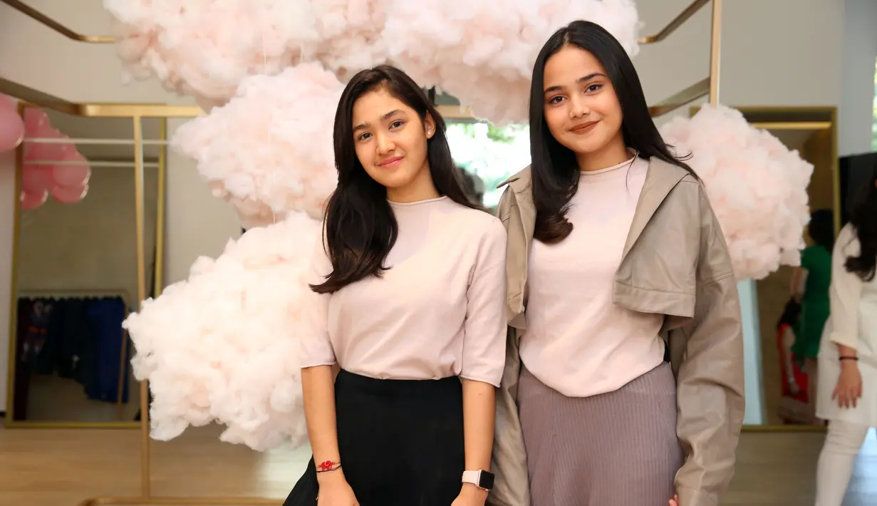 Namun bukan berarti gaya busana yang dipakainya harus mengikuti trend terbaru. (Nurwahyunan/Bintang.com)