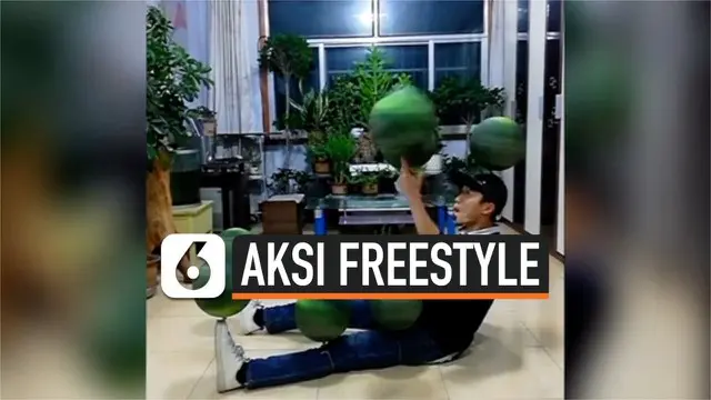 Seorang pemuda asal Cina menunjukkan aksi freestyle luar biasa. Ia memutar (spin) sepuluh bola basket sekaligus.