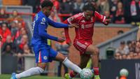 Arne Slot Jelaskan Alasan Pergantian Rio Ngumoha yang Memicu Cemoohan di Anfield