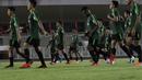 Pemain Timnas Indonesia U-22 saat sesi latihan di Stadion Madya, Jakarta, Rabu (24/7). Latihan ini merupakan persiapan jelang Sea Games 2019 Filipina. (Bola.com/M Iqbal Ichsan)