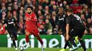 Gelandang Liverpool, Mohamed Salah, menggiring bola saat melawan Salzburg pada laga Liga Champions di Stadion Anfield, Liverpool, Rabu (2/10). Liverpool menang 4-3 atas Salzburg. (AFP/Paul Ellis)