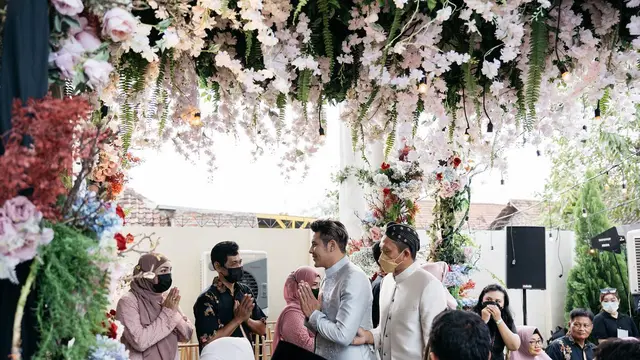 Segera Ke Pelaminan, Ini 7 Potret Prosesi Lamaran Via Vallen dan Chevra Yolandi