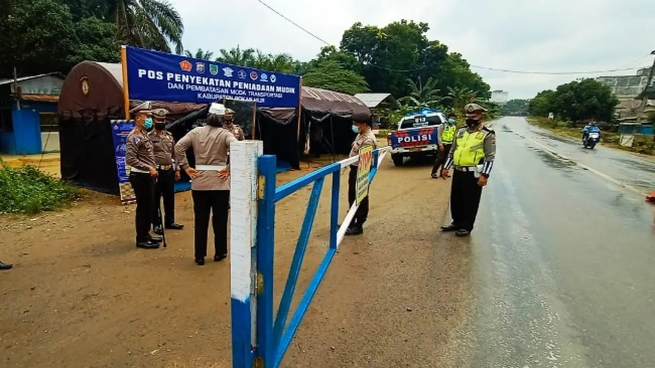 Portal penyekatan di perbatasan Riau untuk mengantisipasi mudik lebaran.