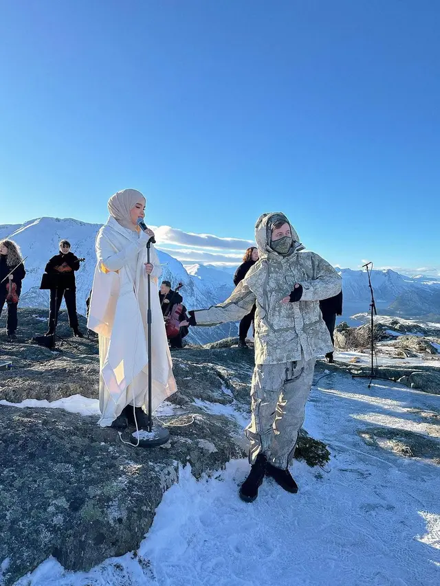 7 Potret Kebersamaan Putri Ariani dengan Alan Walker dan Peder Elias Ini Curi Perhatian