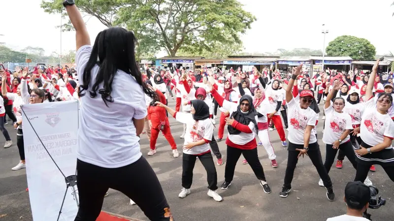 Relawan bakal calon presiden (capres) Ganjar Pranowo, yaitu Sahabat Ganjar menggelar acara Senam Sehat Bersama, Minggu (24/9/2023).