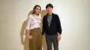 Shin Tae-yong cukup antusias bekerja sama dengan Luna Maya. Momen keduanya foto bersama ini banjir pujian dari netizen. "Coach Shin tahu aja yang cantik," tulis salah satu netizen yang mengomentari foto Shin Tae-yong bersama Luna Maya. (Liputan6.com/IG/shintaeyong7777)