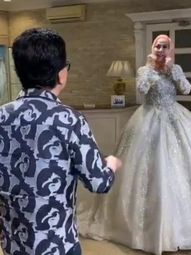 6 Momen Venna Melinda Fitting Baju Pengantin Jelang Menikah, Ditemani Ferry Irawan