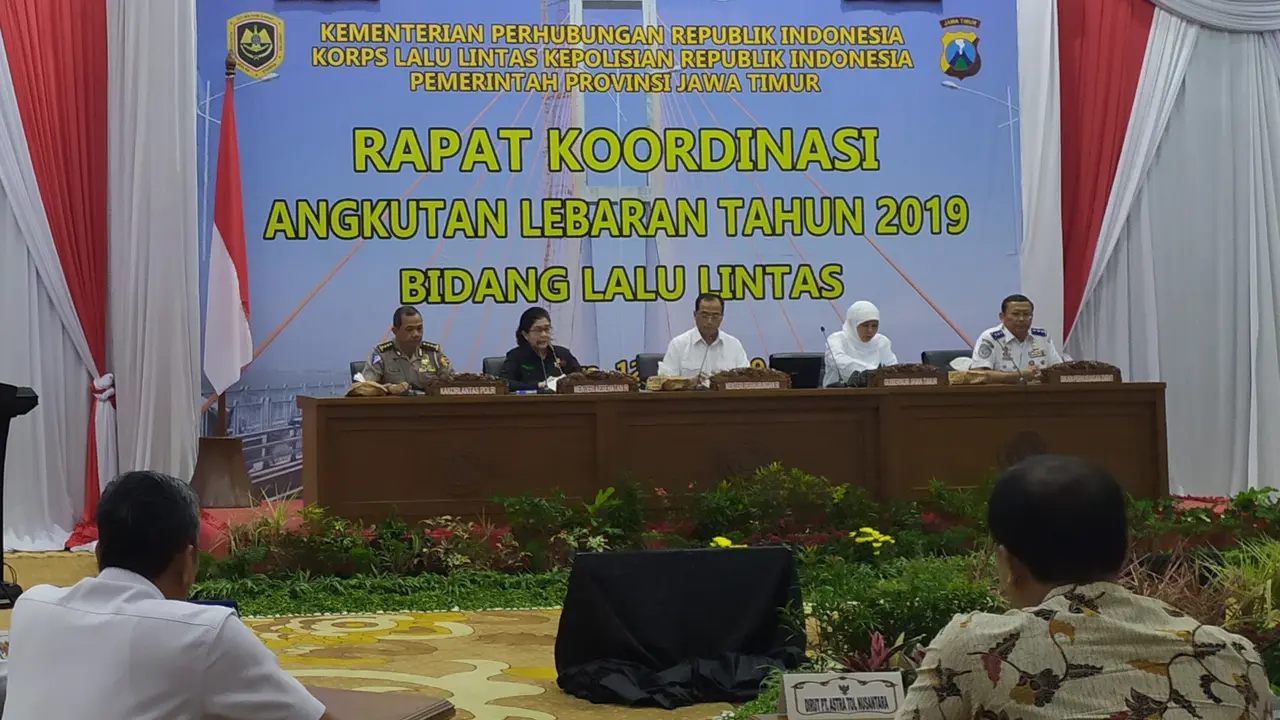Kemenhub, Kemenkes, Kepolisian, dan Pemerintah Provinsi Jawa Timur menggelar Rapat Koordinasi Angkutan Lebaran 2019. (Liputan6.com/Dian Kurniawan)