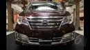 New Nissan Serena ditawarkan dengan beragam pilihan warna, yaitu: Light Steel Blue, Scarlet Red, Floral White, Diamond Silver Metallic, Smokey Grey Metallic, dan Phantom Black, Jakarta, Jumat (13/3/2015). (Liputan6.com/Helmi Afandi)
