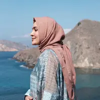 Maksimalkan penampilanmu dengan hijab selama bulan puasa dengan tips dan trik berikut ini. (Foto: Ria Miranda)