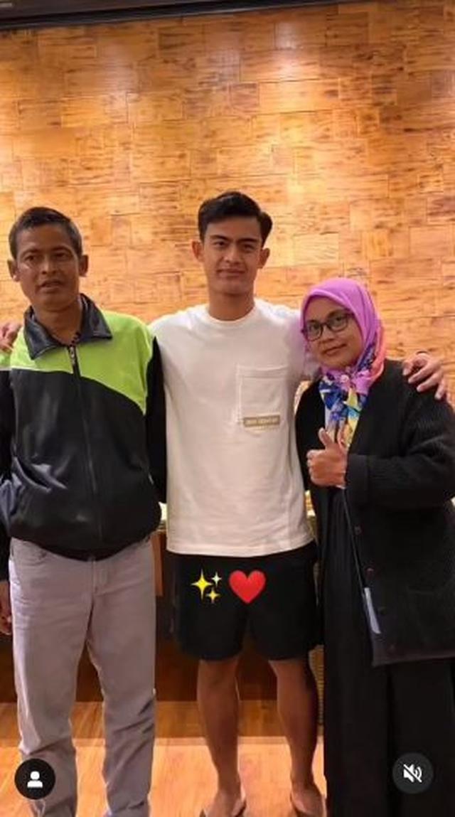 Potret kesederhanaan mendiang ayah Pratama Arhan, jadi sosok inspiratif bagi sang anak