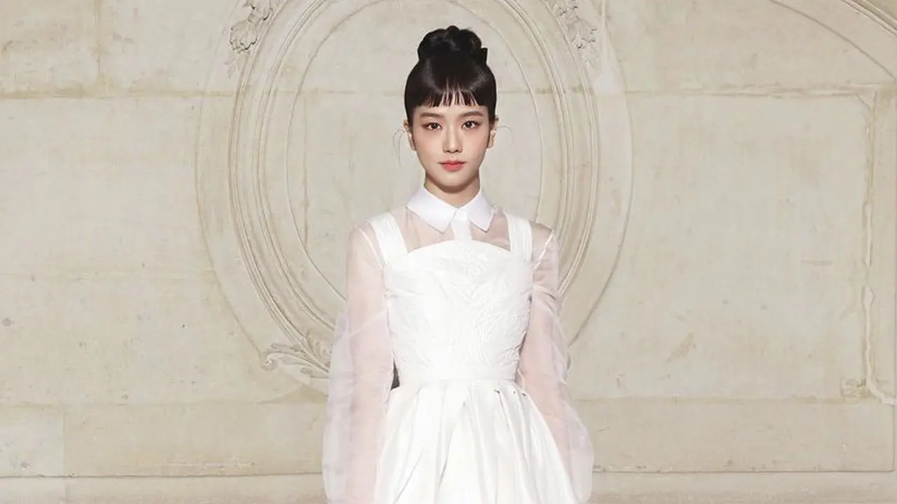 Tampilan Jisoo Blackpink di Haute Couture Dior Paris