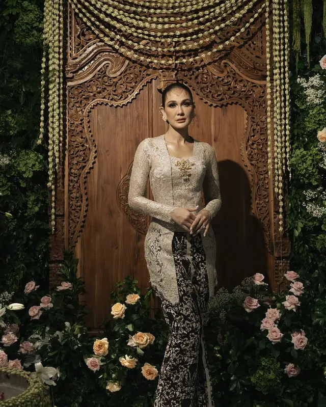 6 Gaya stunning Luna Maya yang curi perhatian di momen pernikahan dan after party