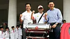 Gubernur DKI Jakarta Basuki Tjahaja Purnama melepas mobil Kapsul Waktu untuk berkeliling Pulau Jawa, Jakarta, Sabtu (31/10/2015). Kapsul Waktu berisi kumpulan mimpi dan harapan anak-anak bangsa dari Sabang sampai Merauke. (Liputan6.com/ Immanuel Antonius)