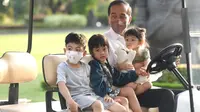 Jokowi Habiskan Libur Lebaran dengan Bermain Bersama Cucu