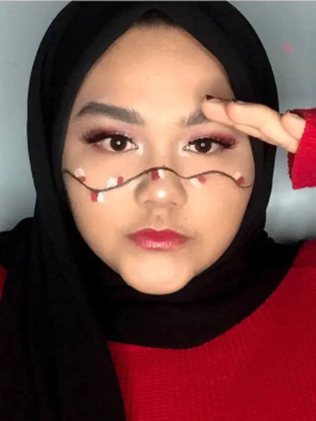6 Potret Hayatul Ma'rifah, Wanita yang Disebut Kembaran Ivan Gunawan