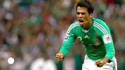 Mexico&#039;s Pavel Pardo celebrates his second goal againts Honduras during their Group B CONCACAF World Cup qualifying football match at the Azteca Stadium in Mexico City on August 20, 2008. AFP PHOTO/Luis ACOSTA