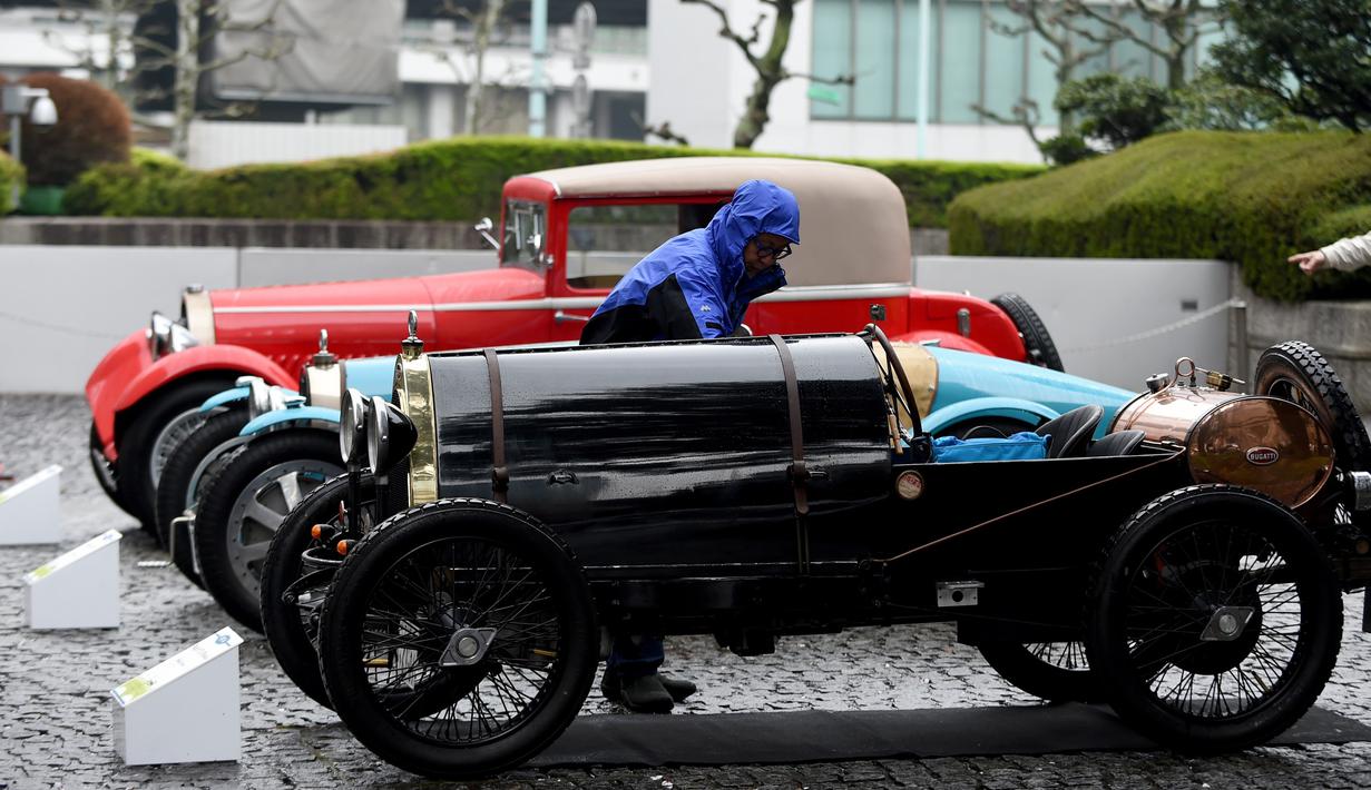 Mobil antik Bugatti T13 Brescia 1924 yang dipamerkan dalam acara Japan Classic Automobile 2016 di Tokyo, Minggu (4/3). 32 mobil antik keluaran tahun lawas dipamerkan. (AFP/Toshifumi Kitamura)