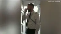 Sebelum keberangkatan pesawat Thomas Cook ke Tenerife, pilot tiba-tiba mengambil alih pengeras suara.