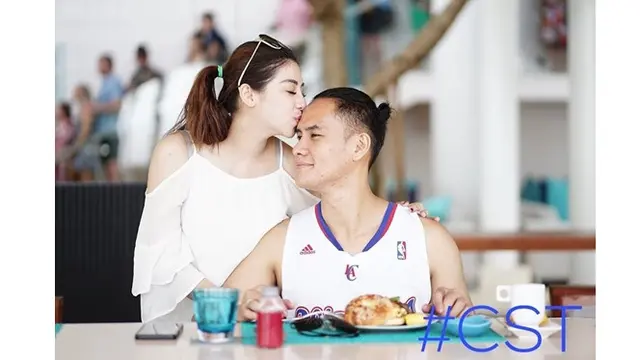 Jarang Terekspose, Ini 7 Potret Mesra Choky Sitohang dan Istri
