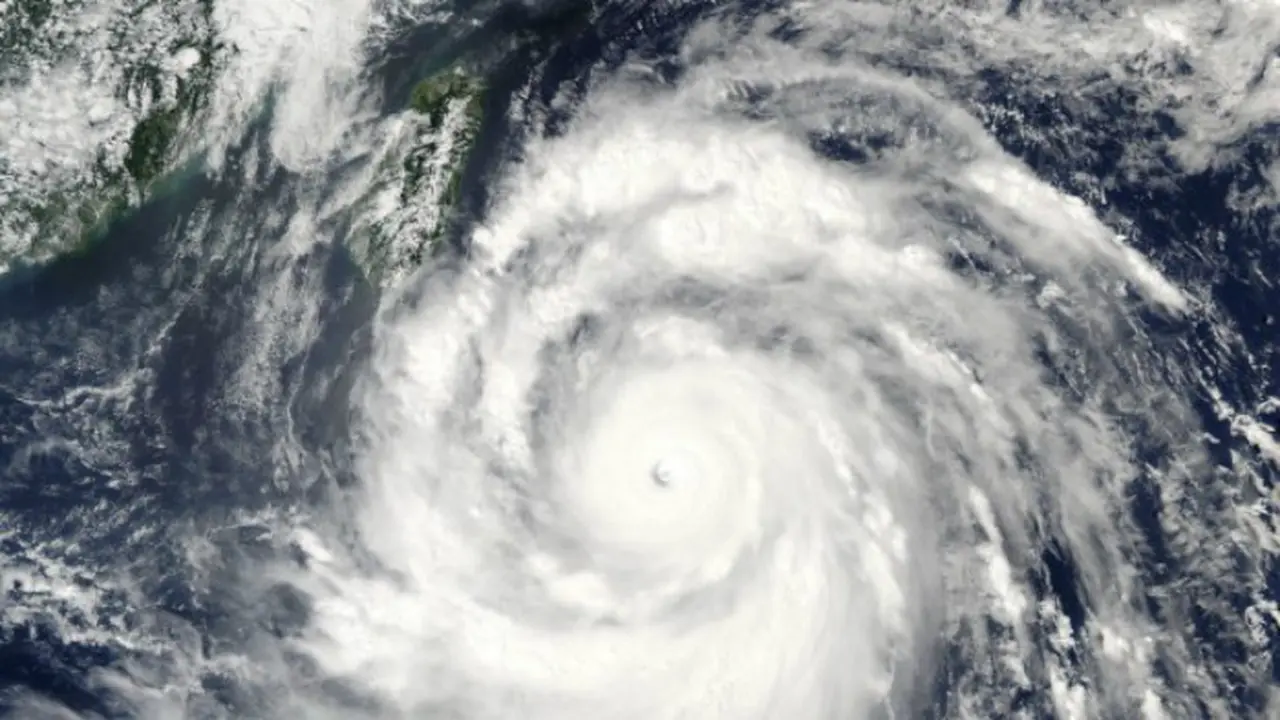 Satelit NASA memotret Topan Meranti sebelum menerjang Taiwan 
