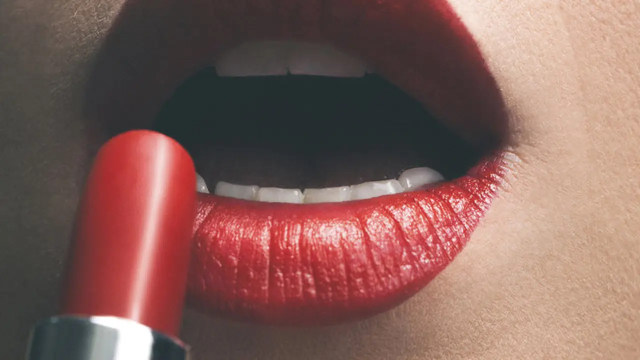 Cara Tentukan Warna Lipstik Terbaik Berdasarkan Warna Kulit