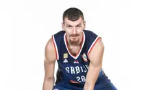 Borisa Simanic, pebasket asal Serbia yang baru-baru ini curi perhatian. Borisa Simanic alami kejadian tidak mengenakan saat disikut oleh pemain Sudah Selatan. Ia harus kehilangan satu ginjal di FIBA World Cup 2023. (Liputan6.com/IG/bokaco12)